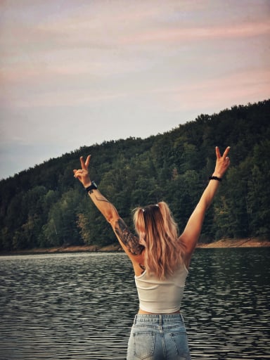 Malina Chilly, lifestyle coach embracing freedom and personal growth in nature, balance and life transformation